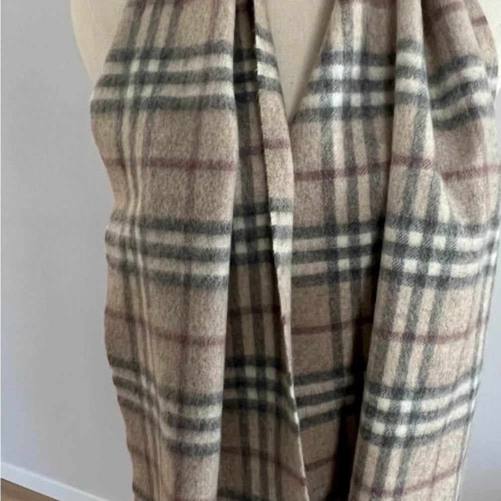 Burberry Beige Plaid Kashmiri cashmere scarf shawl - Picture 5 of 5